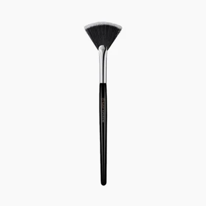 Studio17 Small Fan Brush 463 1u – Pinceau Éventail Fin Professionnel pour Highlighter & Poudre